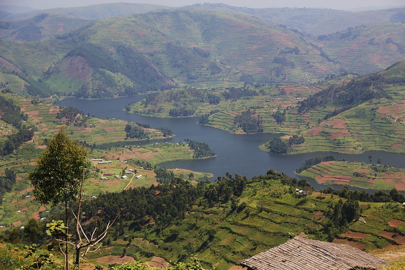 when is best time to visit Lake Bunyonyi?